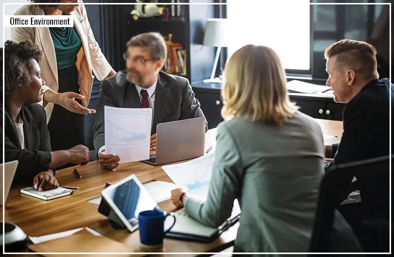 Office Environment – जाने किन बातों को ऑफिस मे आपको कभी शेयर नही करना चाहिए